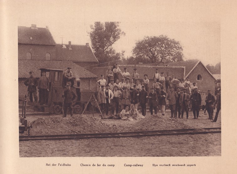 Kriegsgefangene bei Arbeiten an der Feldbahn des Lagers Wahn