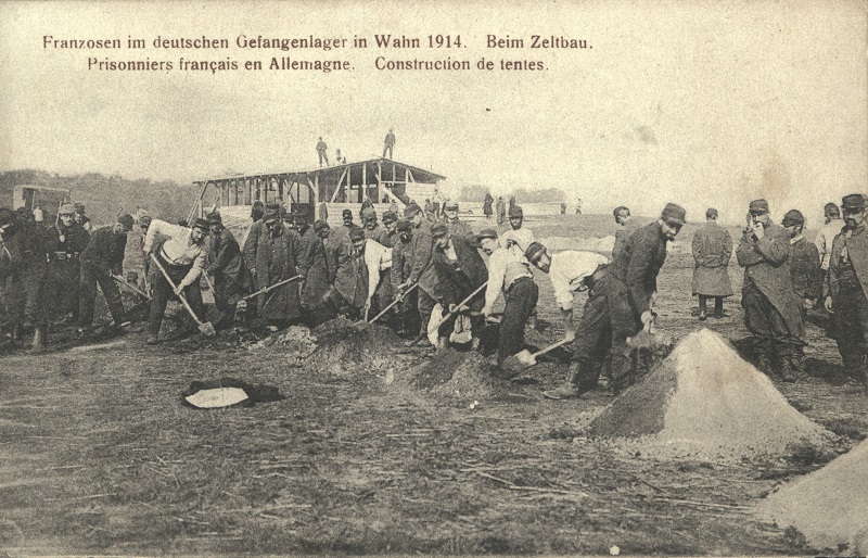 Französische Kriegsgefangene beim Bau von Unterkünften auf der Wahner Heide, Postkarte 1914